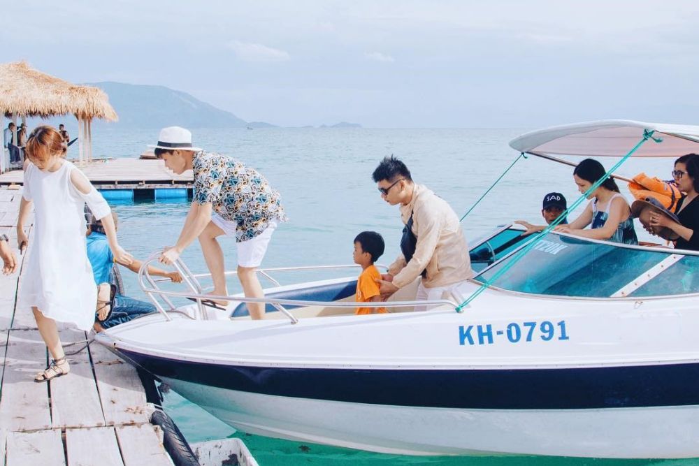Có nên thuê cano du lịch Nha Trang? Thuê cano ở đâu uy tín?